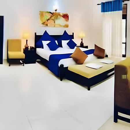 Blue Spring Hotel วัดดูวา ภายนอก รูปภาพ