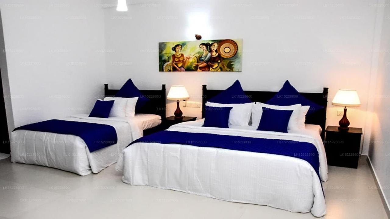 Blue Spring Hotel วัดดูวา ภายนอก รูปภาพ