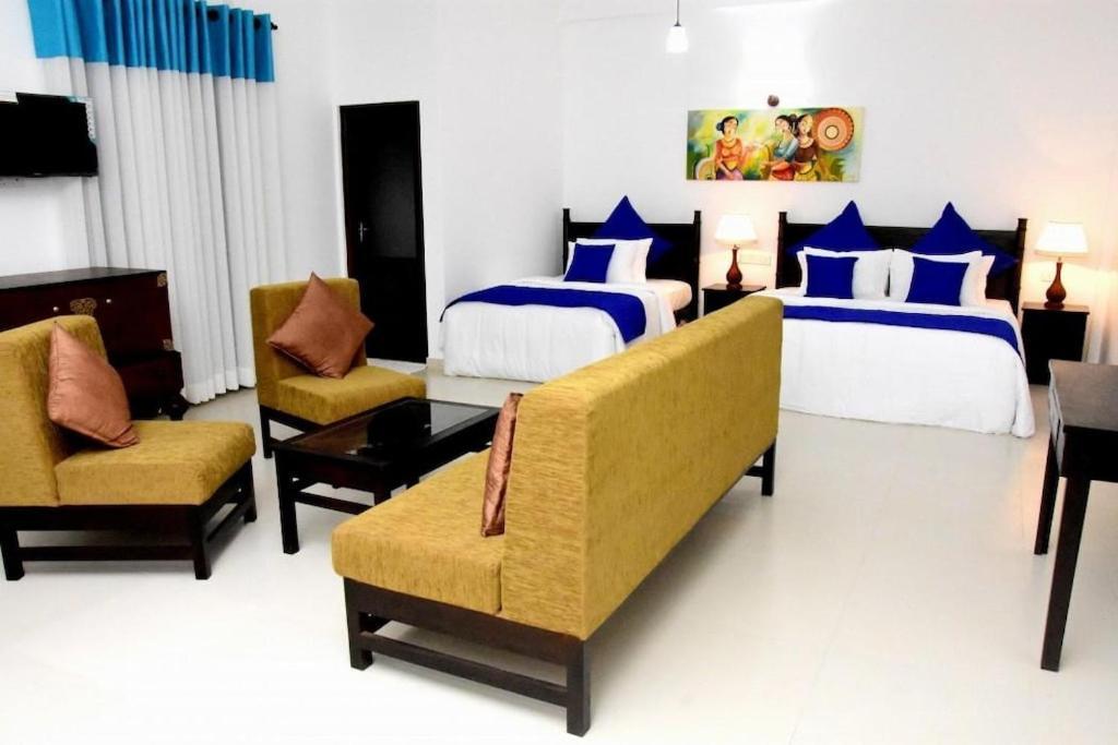 Blue Spring Hotel วัดดูวา ภายนอก รูปภาพ