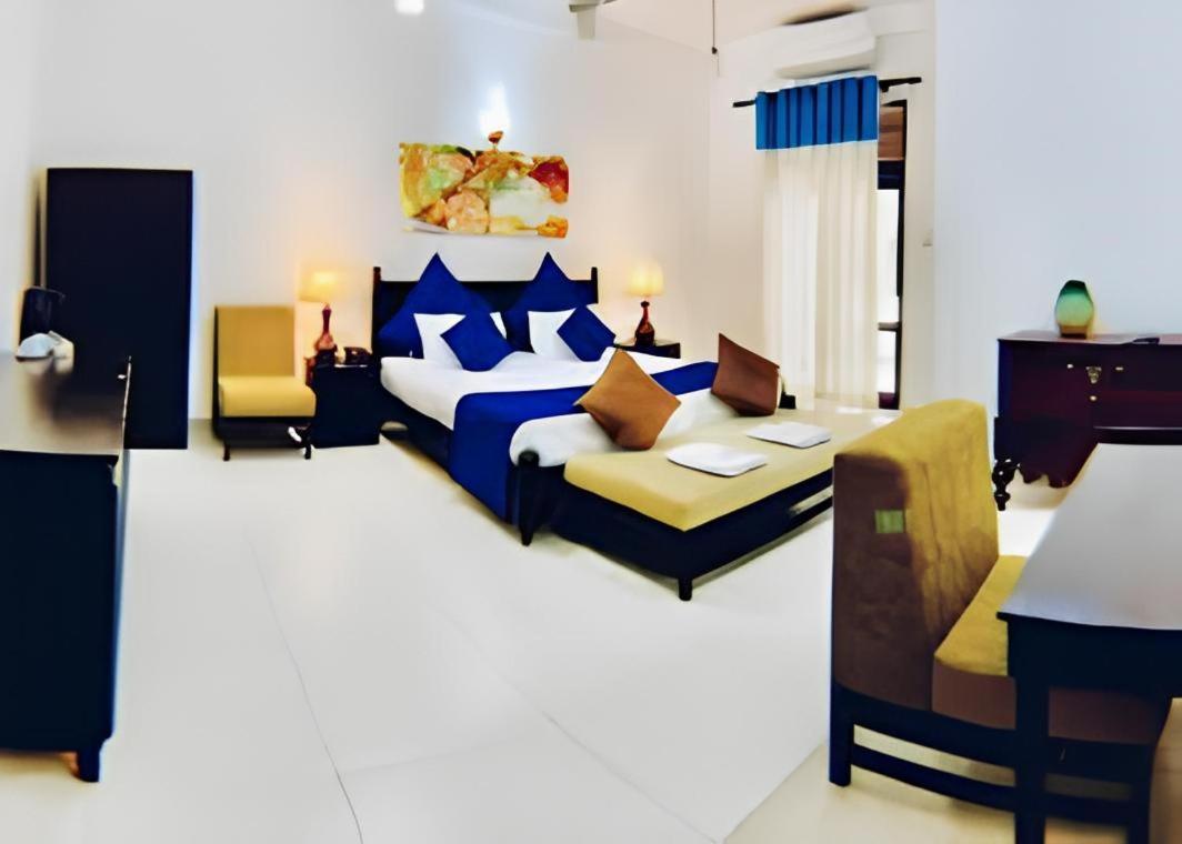 Blue Spring Hotel วัดดูวา ภายนอก รูปภาพ