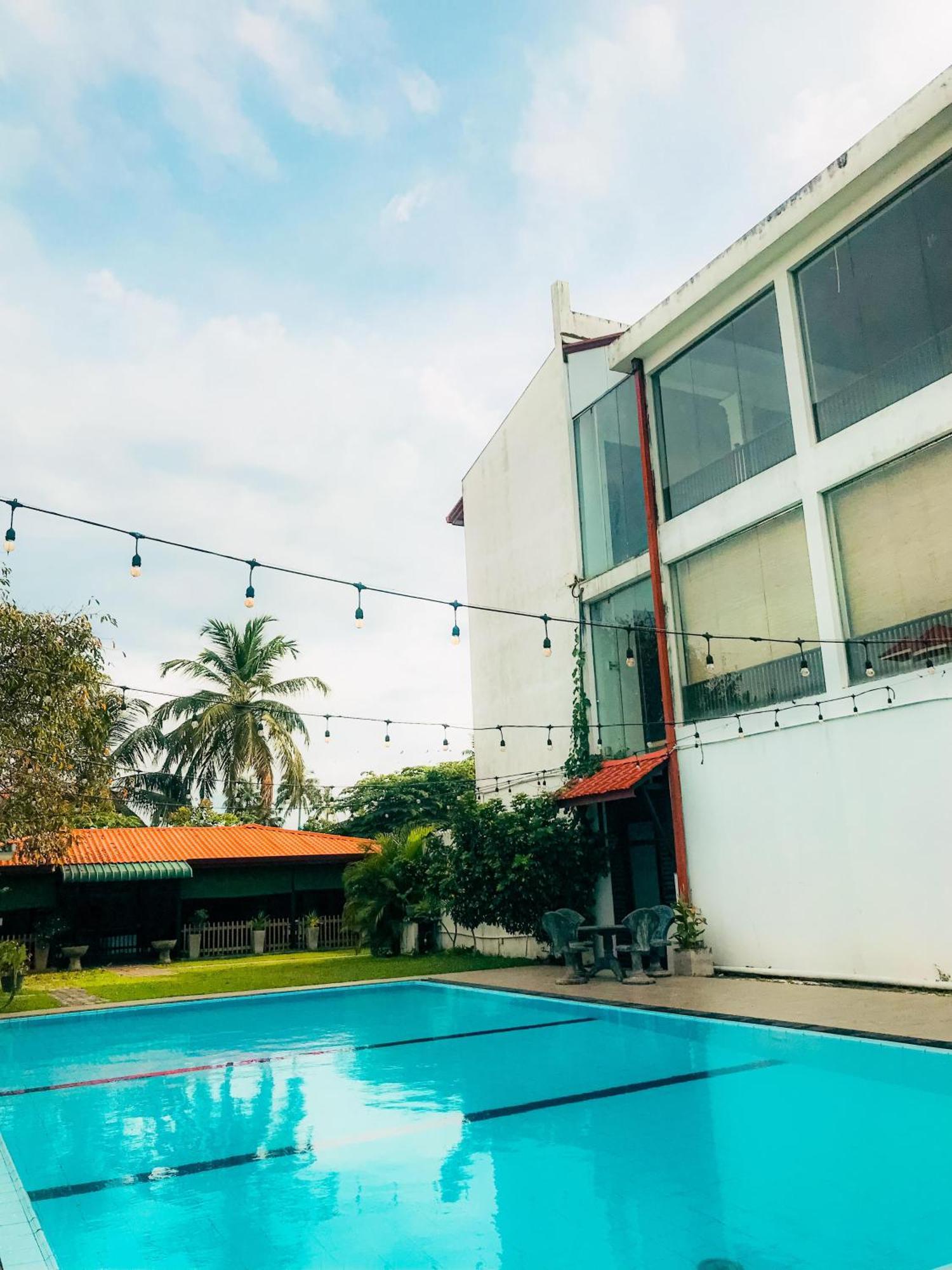 Blue Spring Hotel วัดดูวา ภายนอก รูปภาพ