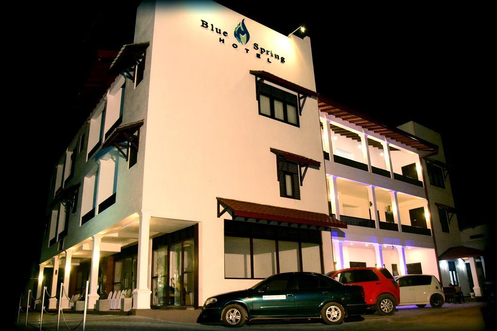 Blue Spring Hotel วัดดูวา ภายนอก รูปภาพ